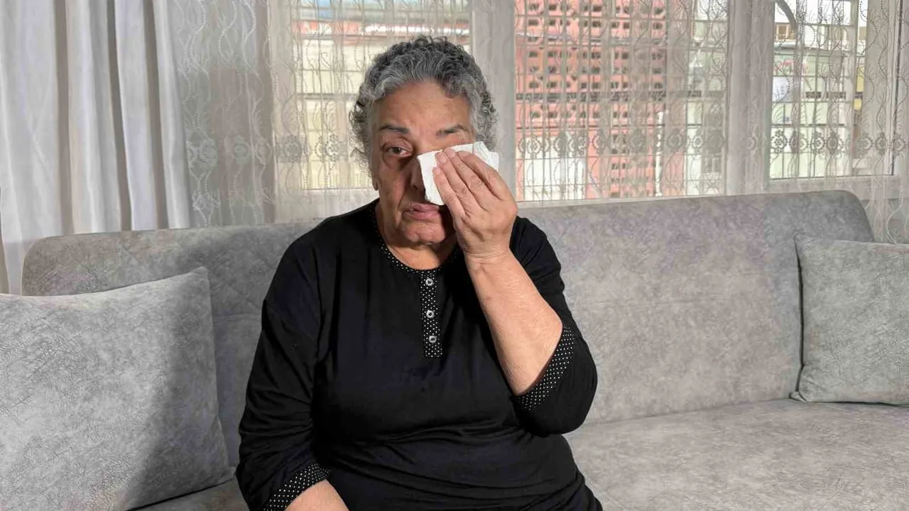 ADANA'DA KANSER HASTASI ŞERİFE GÜRAY, EMEKLİ MAAŞINI ÇEKİP KİRASINI ÖDEMESİ İÇİN BANKA KARTI VE...