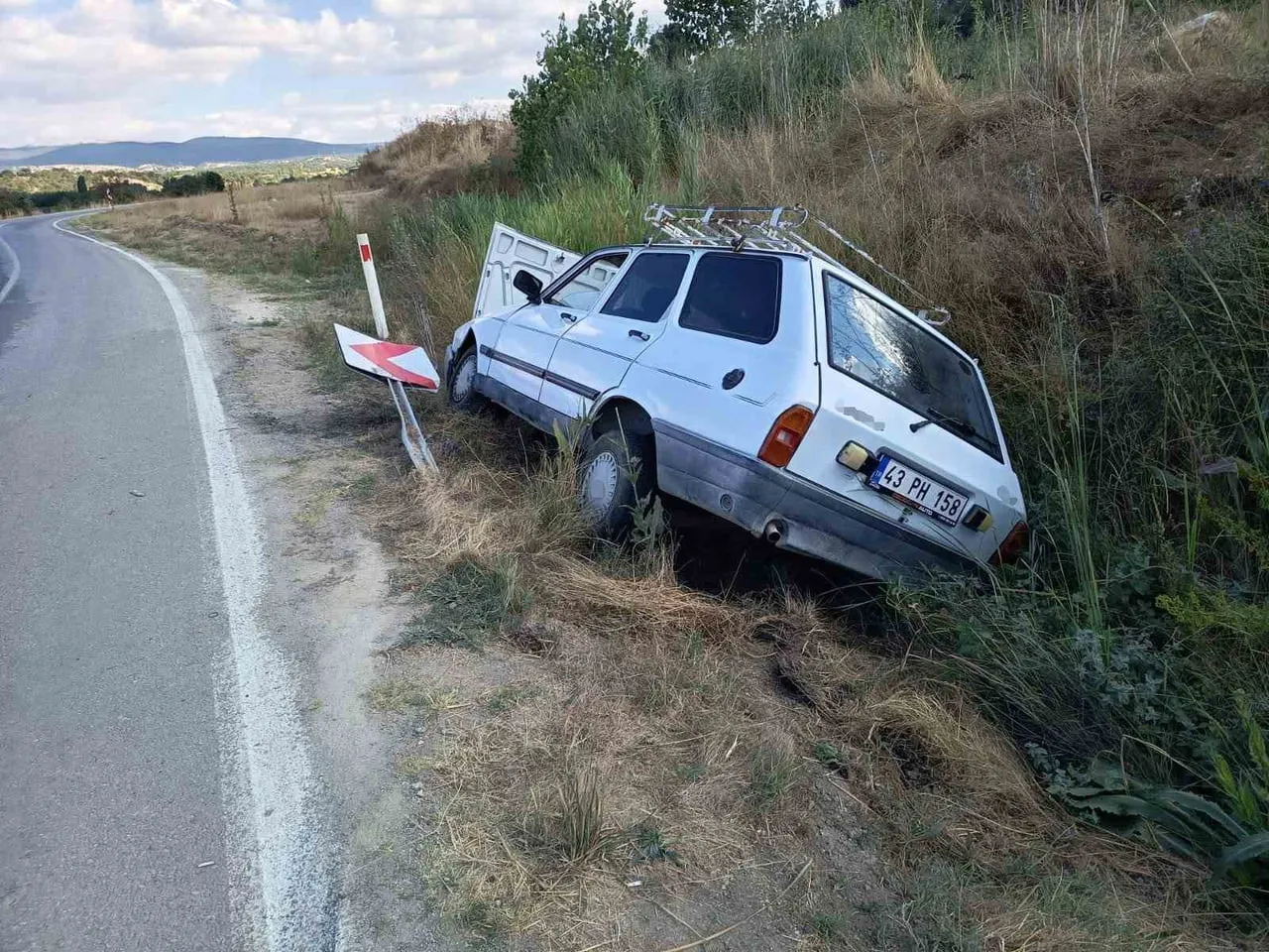 HİSARCIK’TA OTOMOBİL ŞARAMPOLE SAVRULDU: 4 YARALI