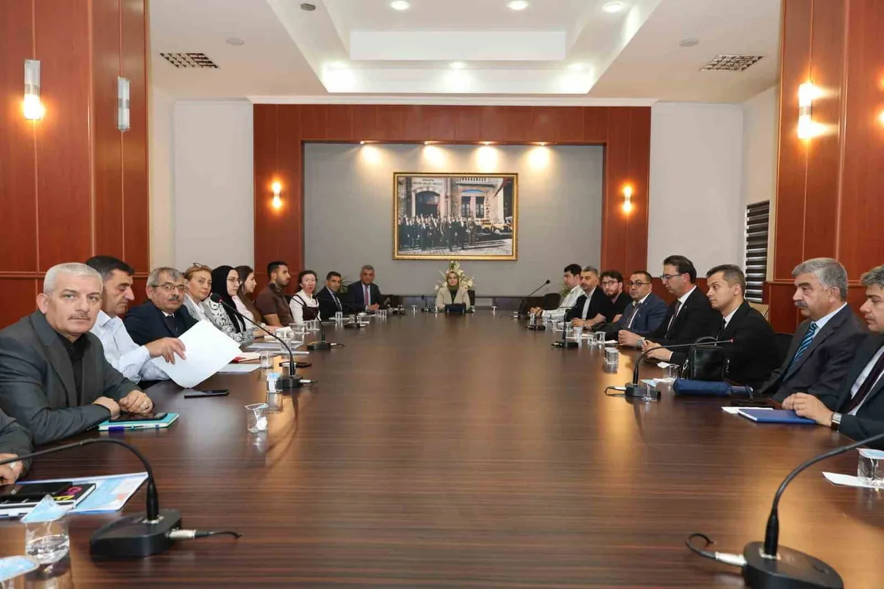 ERZURUM’DA HAYAT BOYU ÖĞRENME FAALİYETLERİNİN MEVCUT DURUMU VE ÖNÜMÜZDEKİ DÖNEME AİT PLANLAMALARIN...
