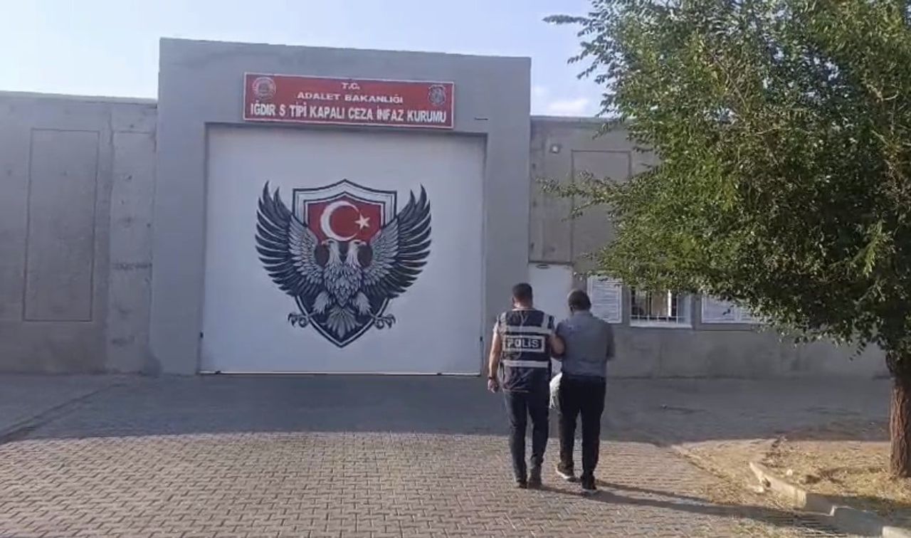 UZUN SÜREDİR ARANAN HÜKÜMLÜ, IĞDIR İL EMNİYET MÜDÜRLÜĞÜ EKİPLERİNİN FİZİKİ TAKİBİ SONUCU...