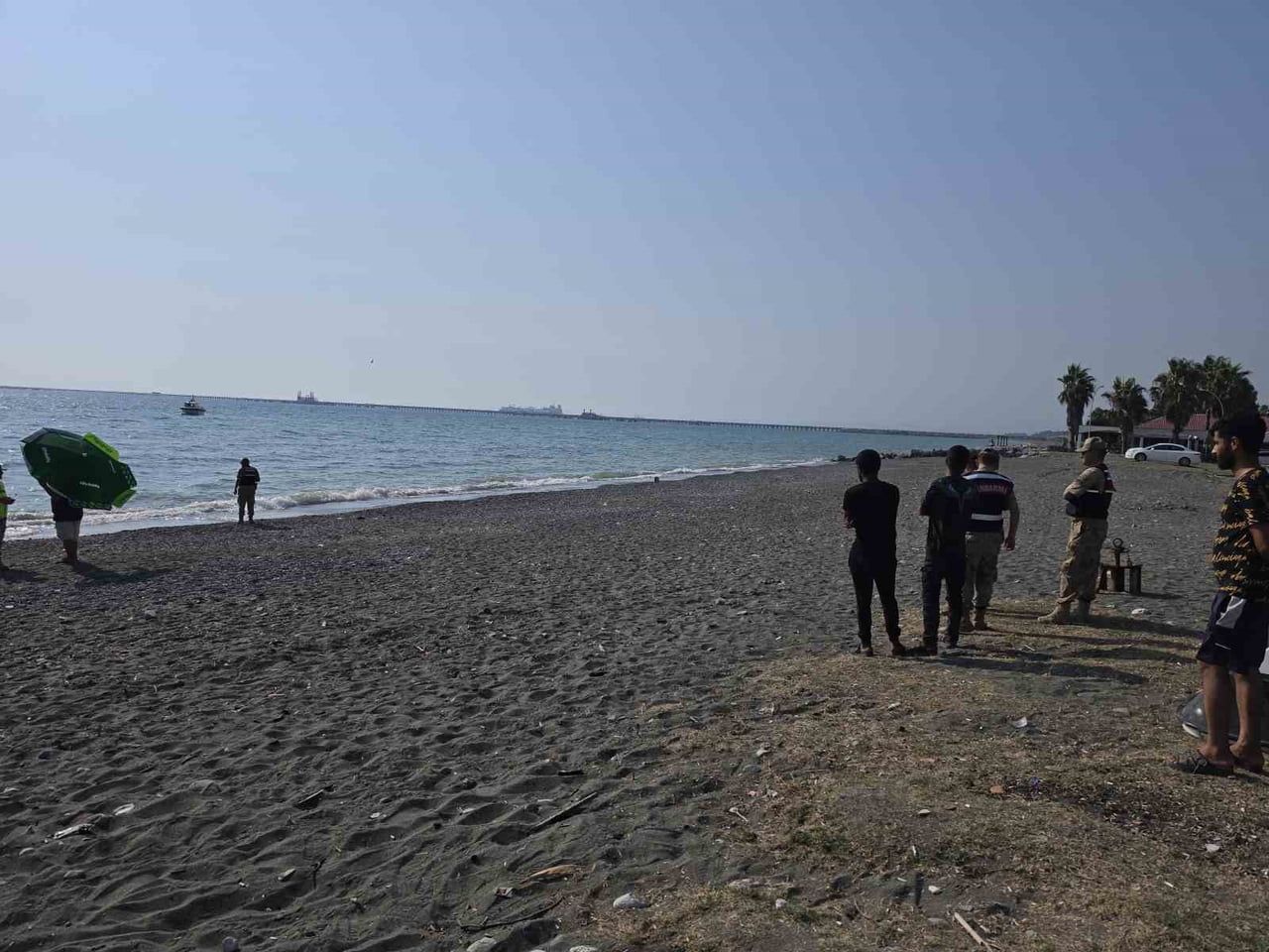HATAY'DA SAHİLDE BALIK TUTAN VATANDAŞLARIN SUDA CESET GÖRDÜKLERİNİ İHBAR ETMELERİ ÜZERİNE DENİZDE...