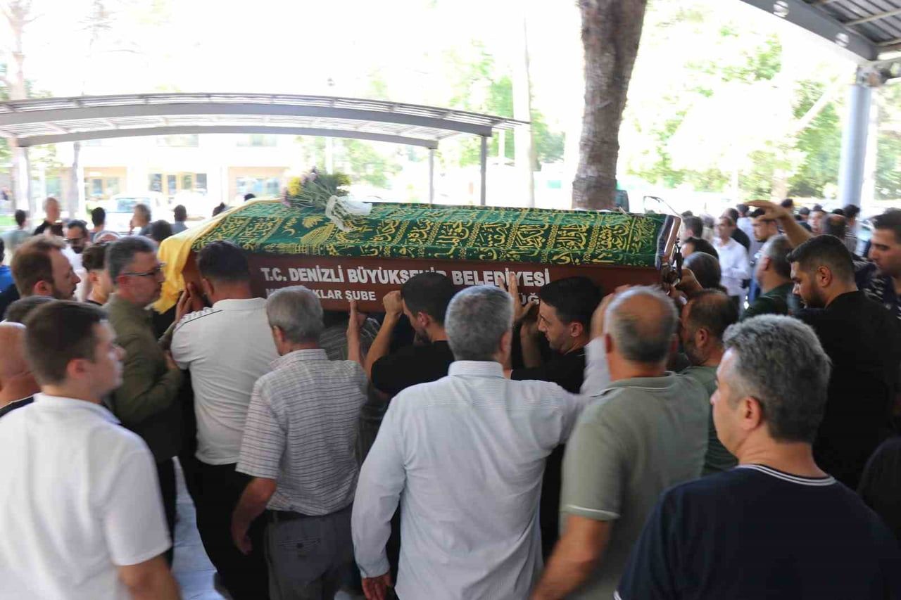 DENİZLİ'NİN PAMUKKALE İLÇESİNDE KARŞIDAN KARŞIYA GEÇMEYE ÇALIŞAN ARZU ACUNSÖZ'ÜN ÖLÜMÜNE NEDEN...