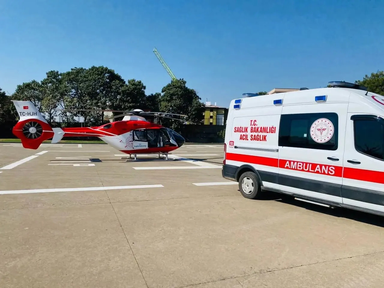 ŞIRNAK’IN SİLOPİ İLÇESİNDE TRAVMA GEÇİREN 28 GÜNLÜK BEBEK, HELİKOPTER AMBULANSLA DİYARBAKIR GAZİ...