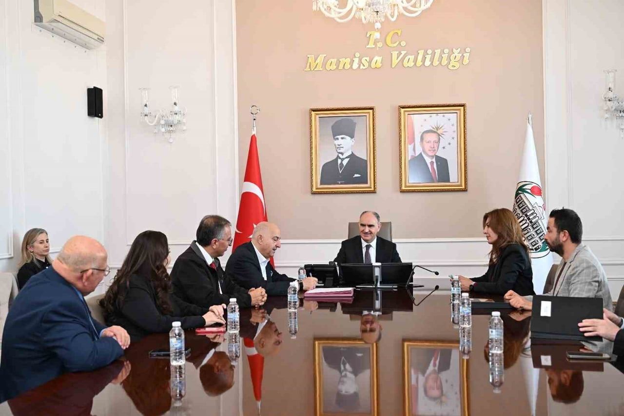 MANİSA’DA KORUMA VE BAKIM ALTINDAKİ ÇOCUKLARIN AİLE ORTAMINA YAKIN KOŞULLARDA BÜYÜMESİNİ...