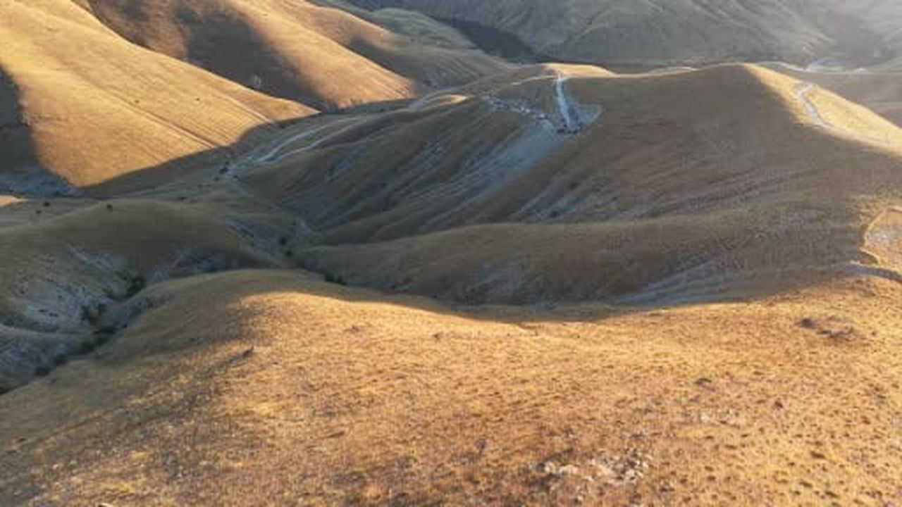 Elazığ’da minibüsün yuvarlandığı uçurum ve kurtarma çalışmaları böyle görüntülendi