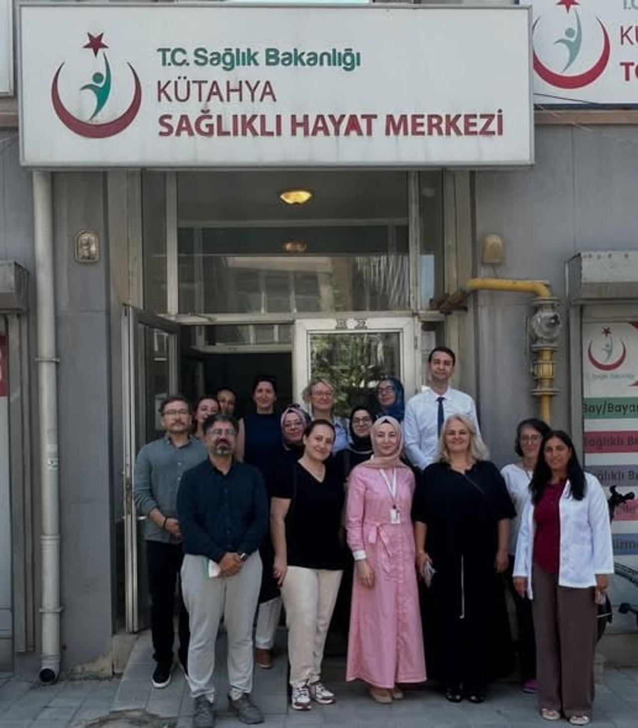 KÜTAHYA'DA SAĞLIKLI HAYAT MERKEZİ'NİN ÇALIŞMALARI HEKİMLERE TANITILDI