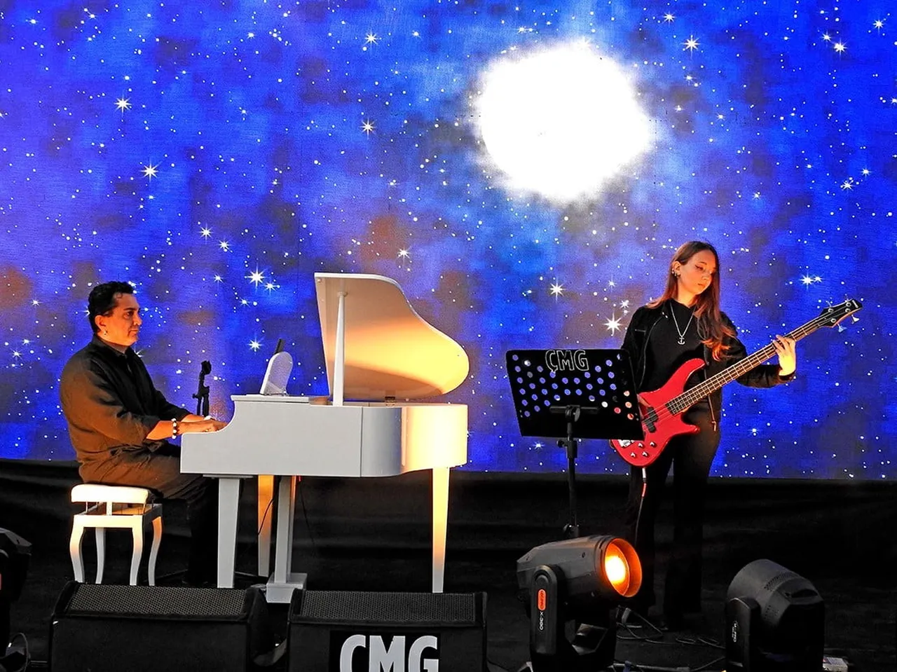MUSTAFA BORAN DURGUN, ÇEŞME’DE BESTELEDİĞİ ESERLERİNİ ÇEŞME KALESİ’NDE SESLENDİRDİ