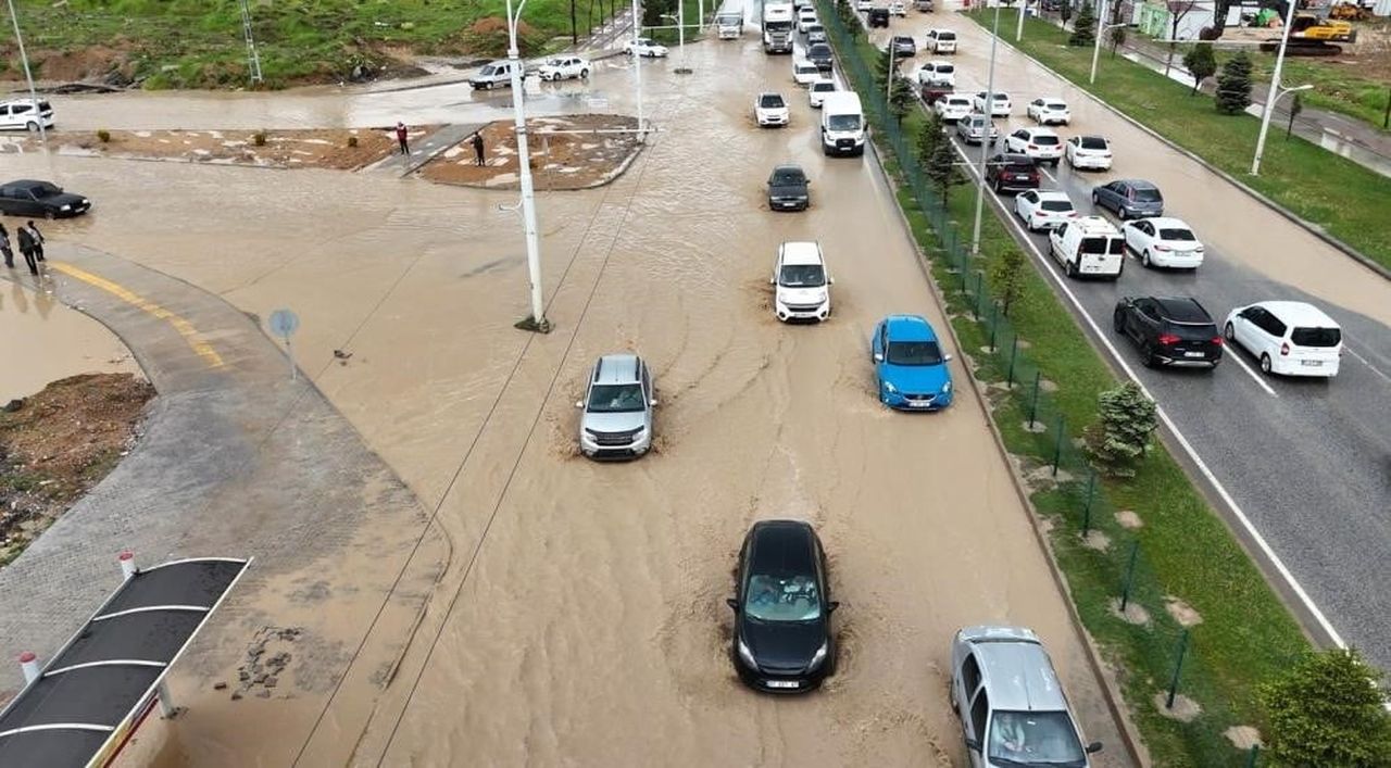 METEOROLOJİ 13. BÖLGE MÜDÜRLÜĞÜ, MALATYA GENELİNDE KUVVETLİ SAĞANAK YAĞIŞ BEKLENDİĞİNİ...