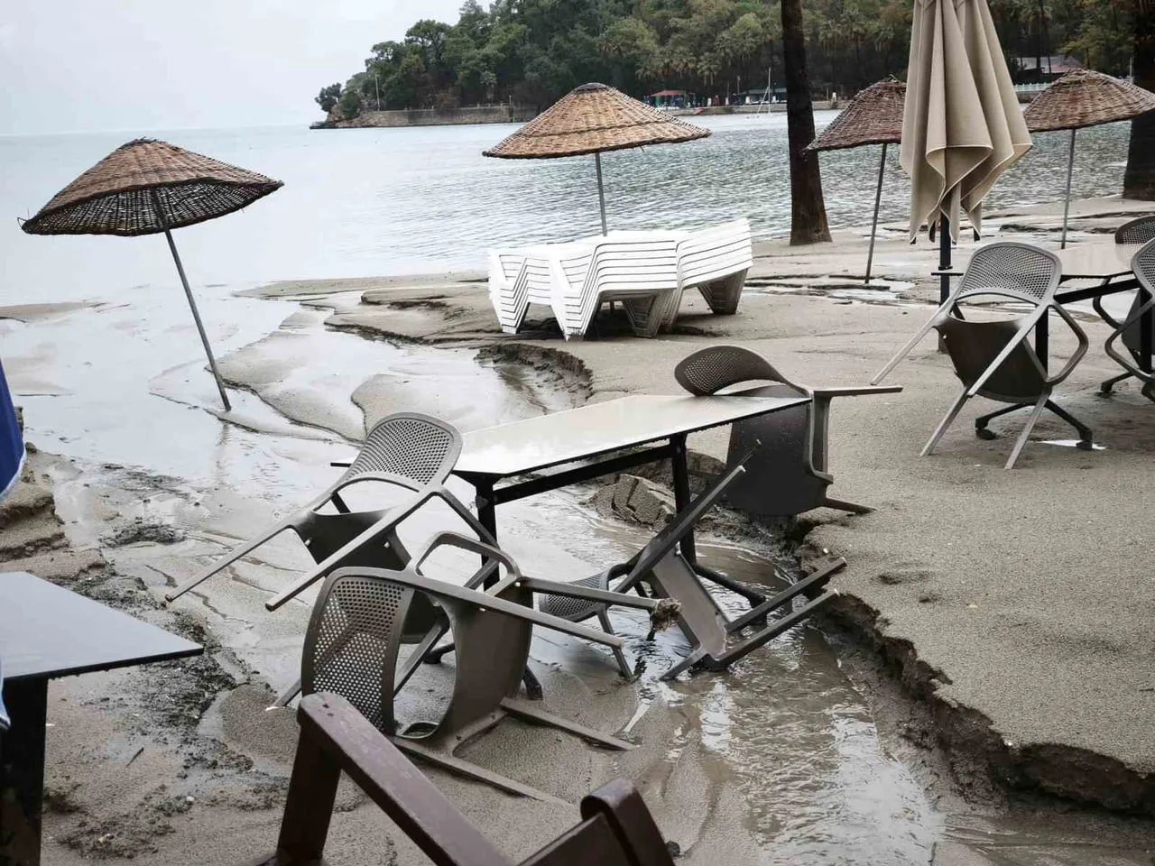 MUĞLA'DA METEOROLOJİ GENEL MÜDÜRLÜĞÜNÜN YAĞIŞ UYARISININ ARDINDAN ETKİLİ OLAN SAĞANAK, ULA İLÇESİ...