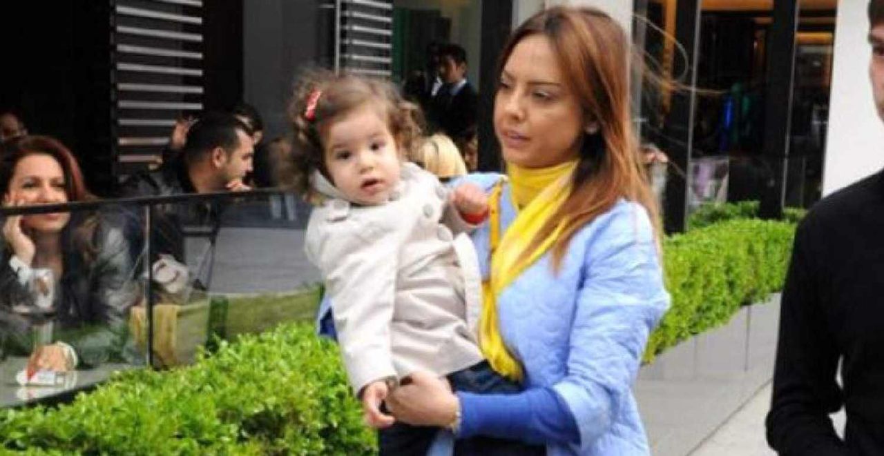 Ebru Gündeş ve Kızı Alara