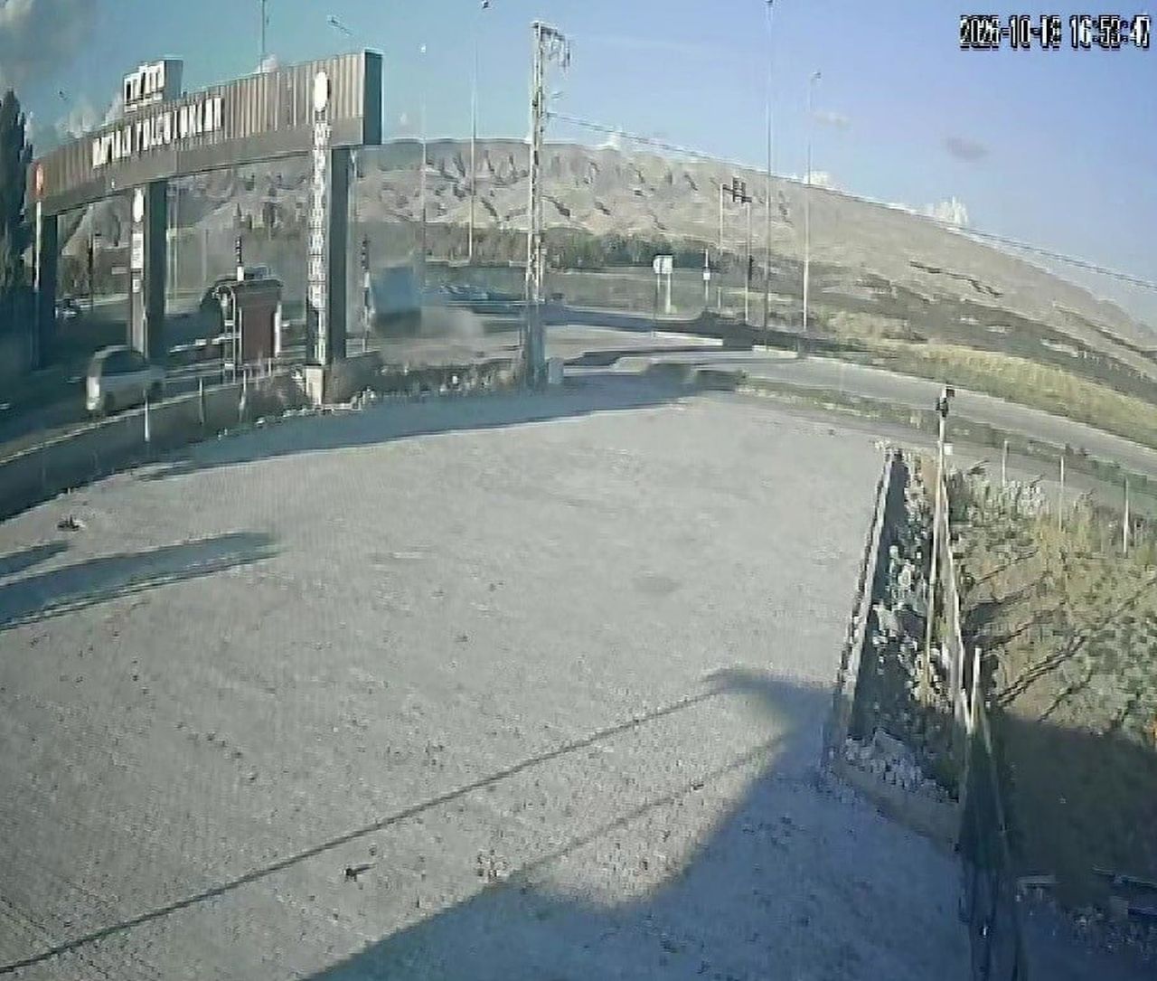 MALATYA’DA 1’İ AĞIR 3 KİŞİNİN YARALANDIĞI KAZANIN GÖRÜNTÜLERİ ORTAYA ÇIKTI