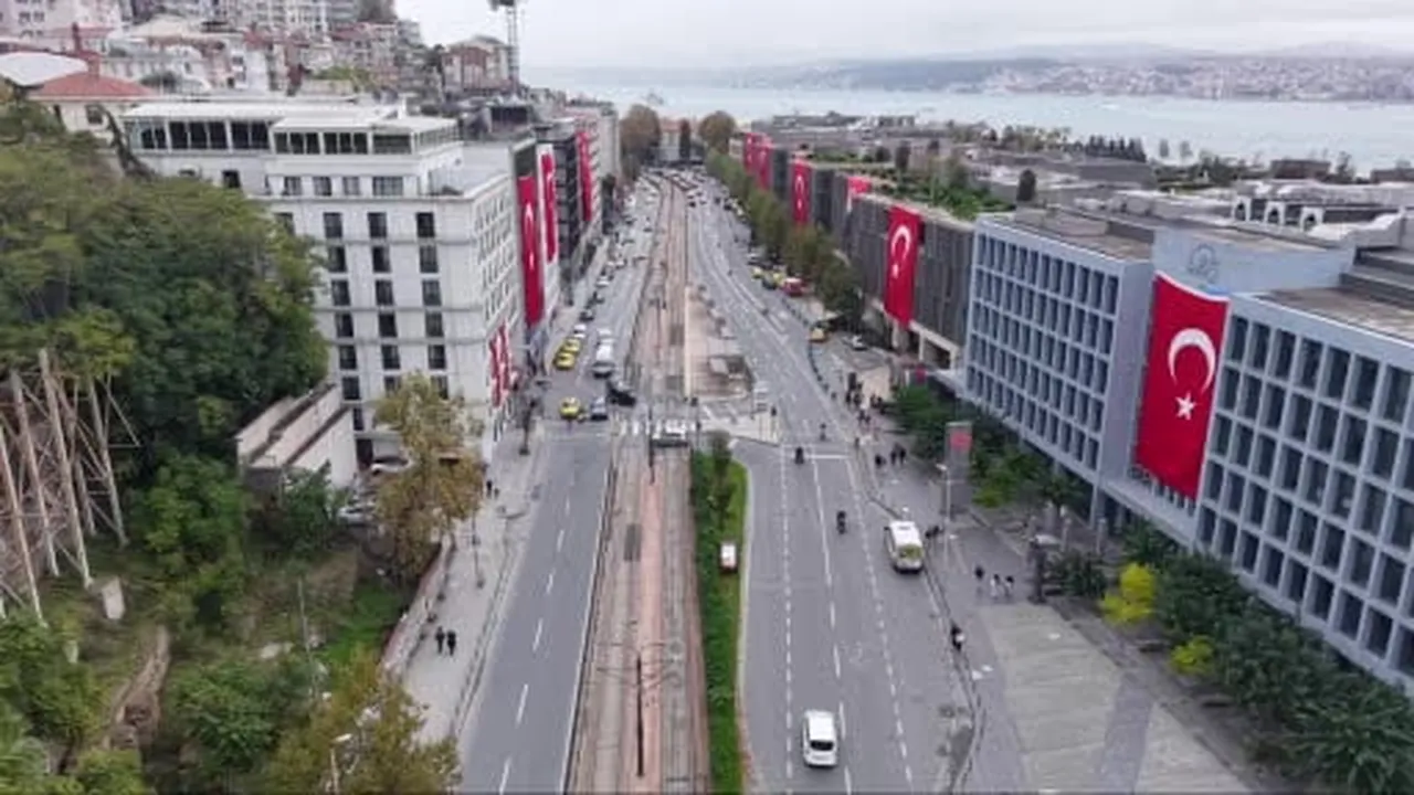 İstanbul Türk Bayraklarıyla donatıldı: İstiklal Caddesi’nden Galataport’a Cumhuriyet...
