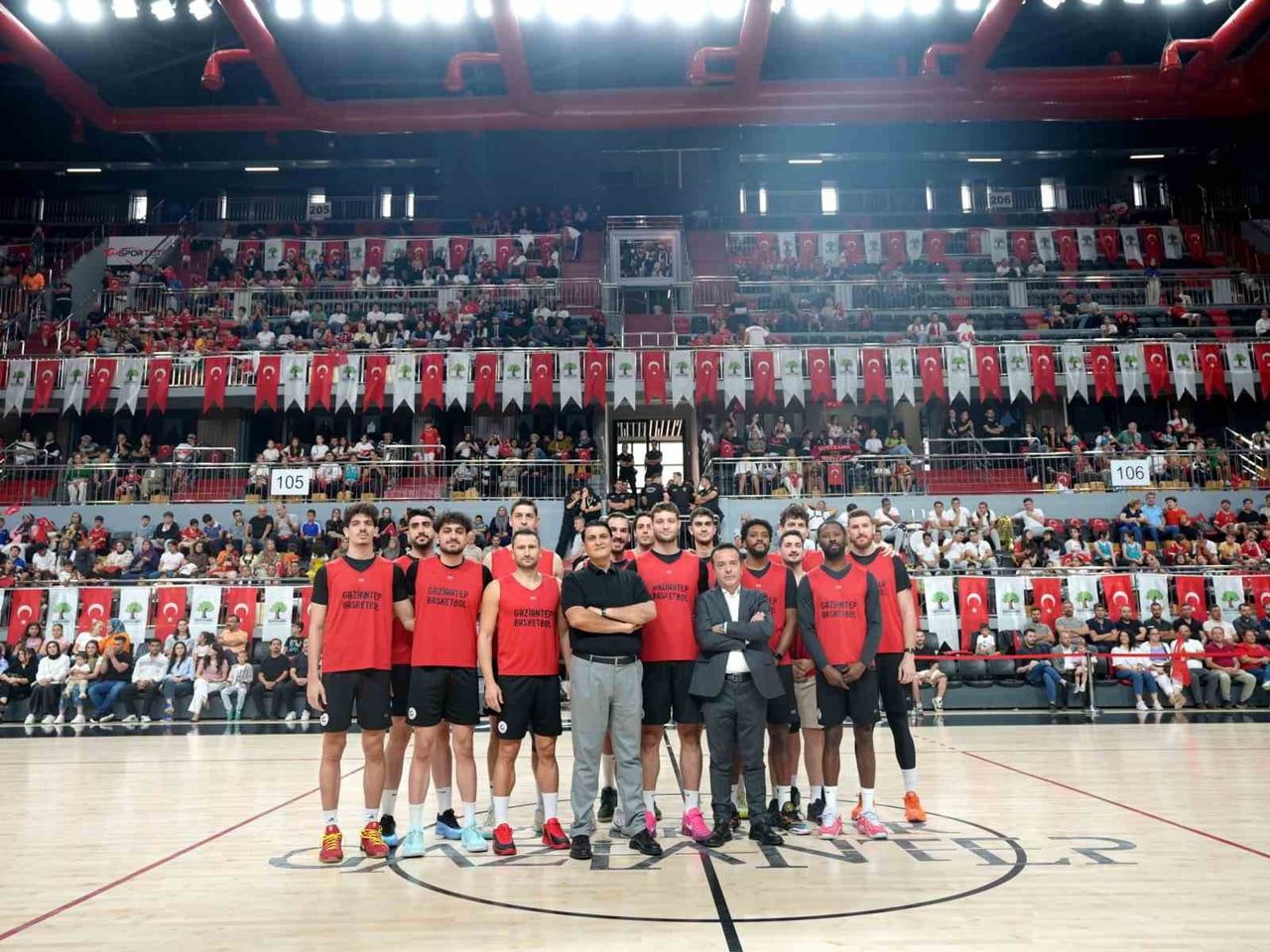 ŞEHİTKAMİL BELEDİYE BAŞKANI VE GAZİANTEP BASKETBOL ONURSAL BAŞKANI UMUT YILMAZ, GAZİANTEP...