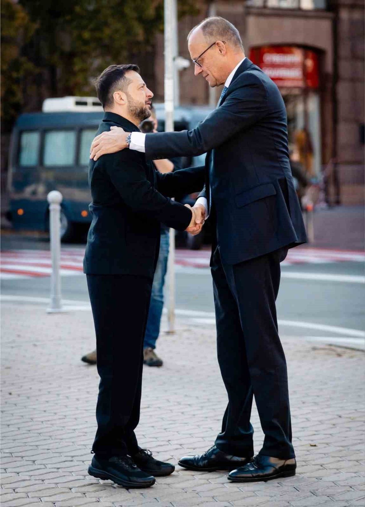 ALMANYA BAŞBAKANI FRİEDRİCH MERZ(SAĞDA), UKRAYNA DEVLET BAŞKANI VLADİMİR ZELENSKİY (SOLDA)