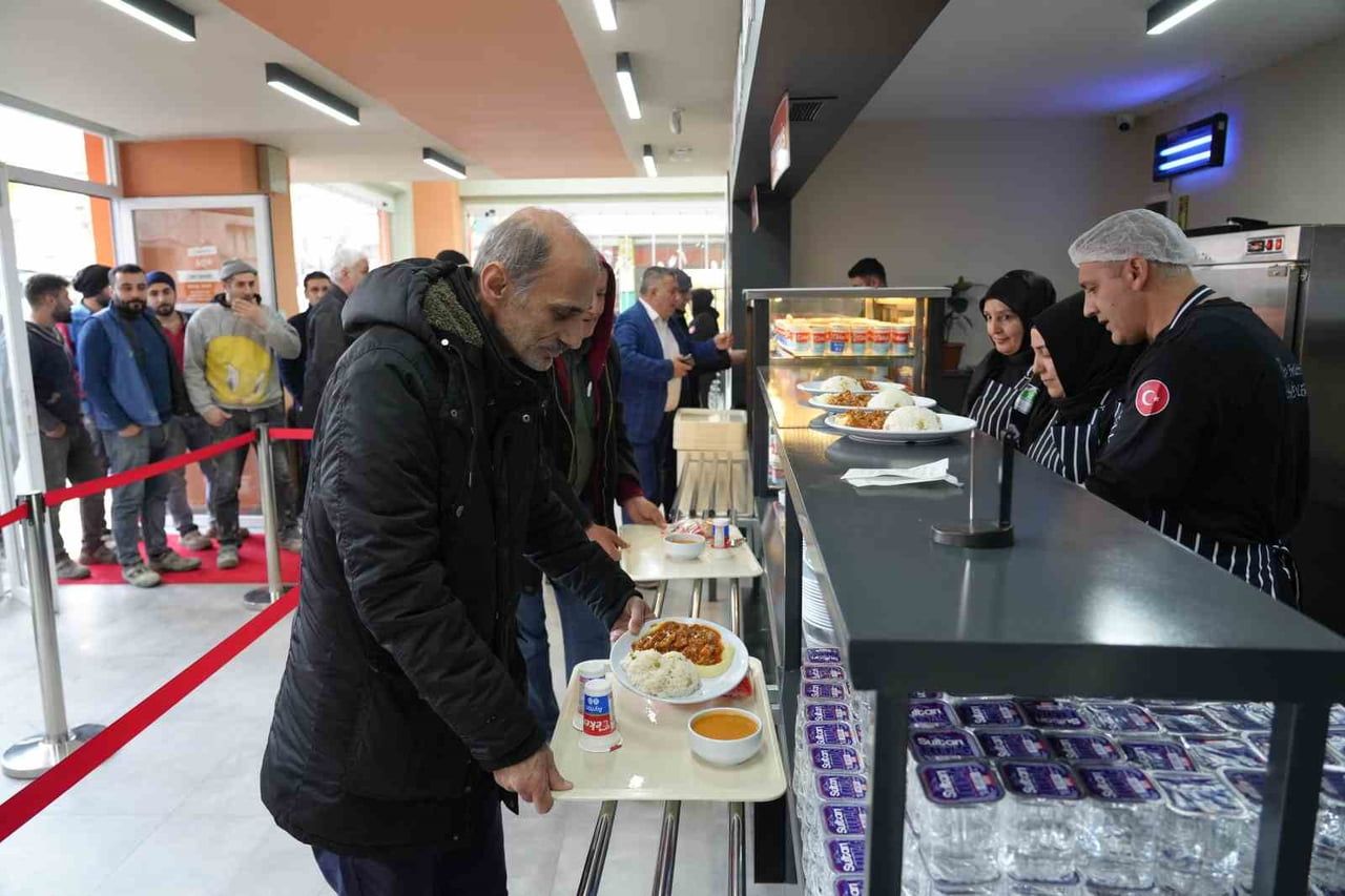 BAHÇELİEVLER BELEDİYESİ, VATANDAŞLARIN BÜTÇESİNE DESTEK OLMAK AMACIYLA HAYATA GEÇİRDİĞİ SOSYAL...
