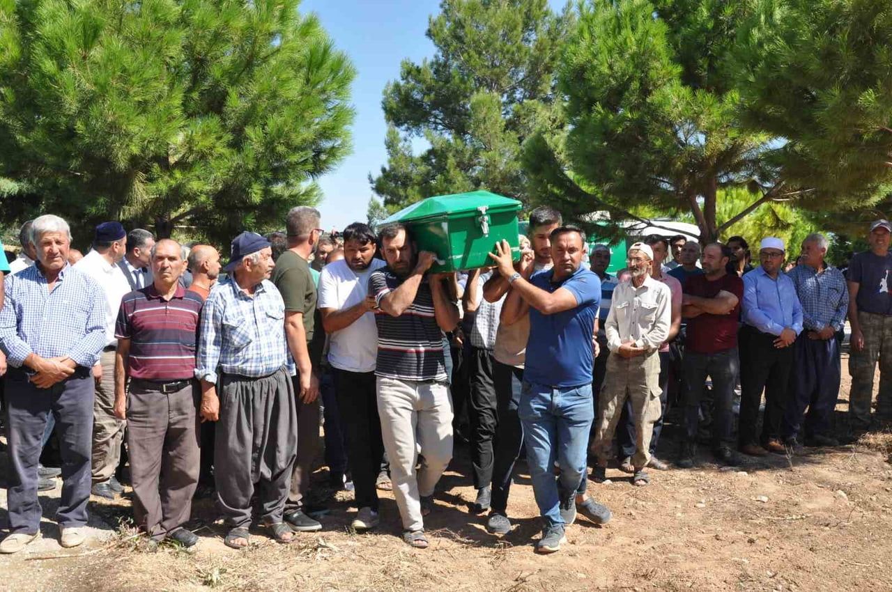 YOLCU GEMİSİNİN BATMASI SONUCU HAYATINI KAYBEDEN ŞERİF ÖZDEMİR SON YOLCULUĞUNA UĞURLANDI