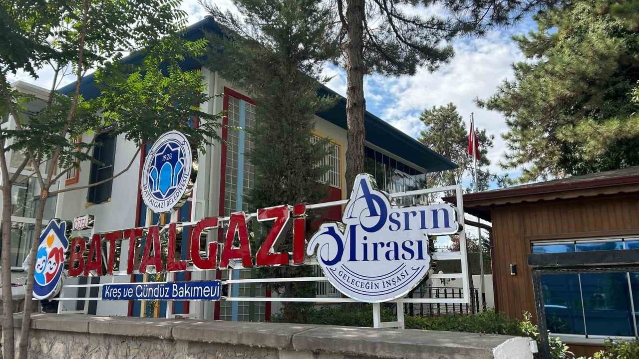 BATTALGAZİ BELEDİYESİ KREŞ VE GÜNDÜZ BAKIMEVİ HİZMETE AÇILDI