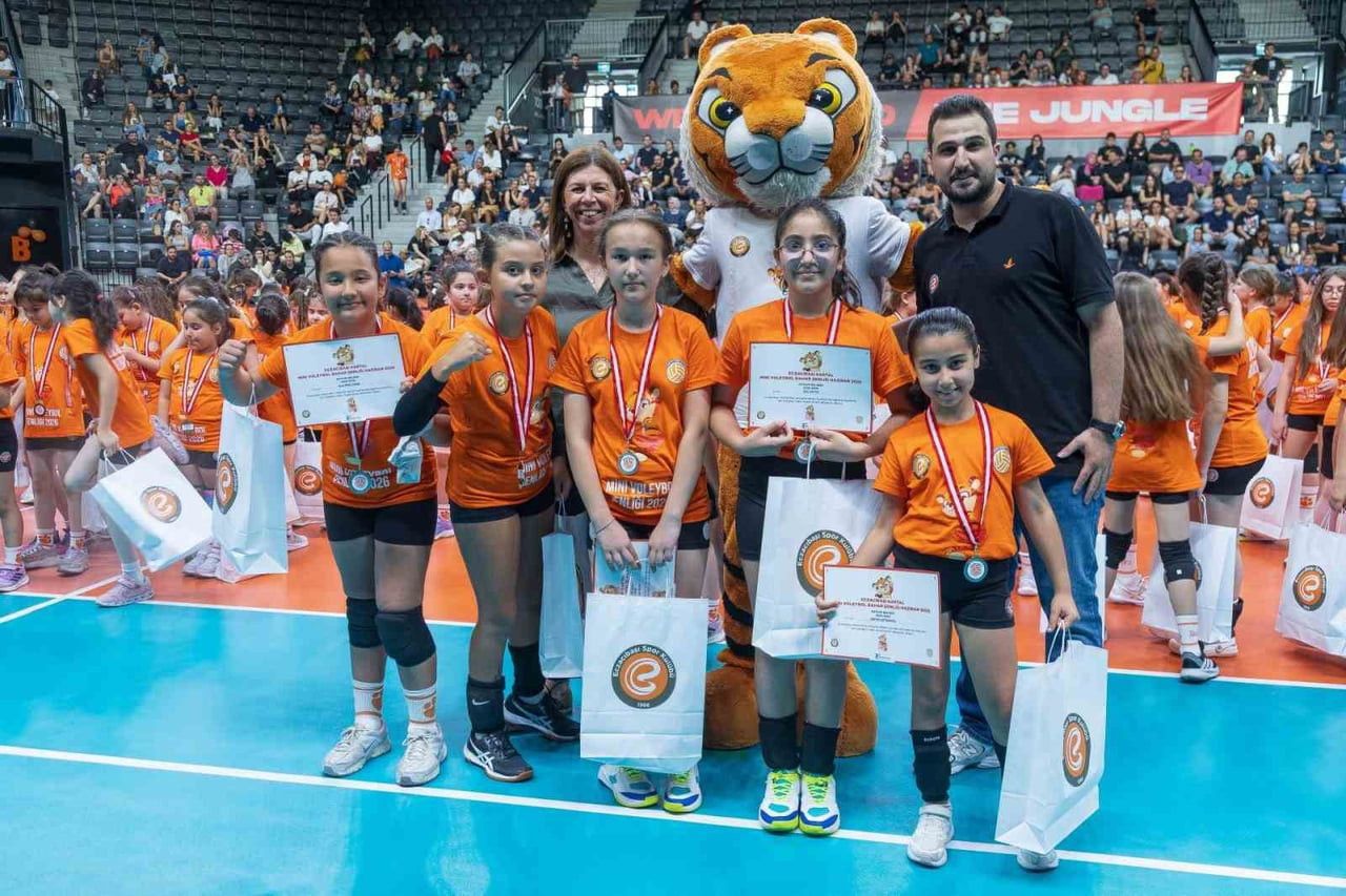 ECZACIBAŞI SPOR KULÜBÜ MİNİ VOLEYBOL ŞENLİĞİ GERÇEKLEŞTİ
