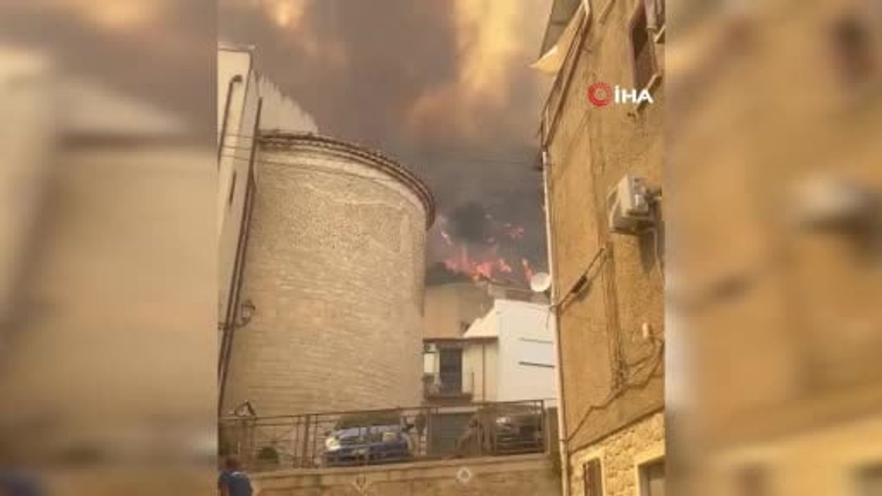 İtalya'nın Sicilya Adasında çıkan orman yangınına müdahale sırasında 1 itfayeci hayatını...