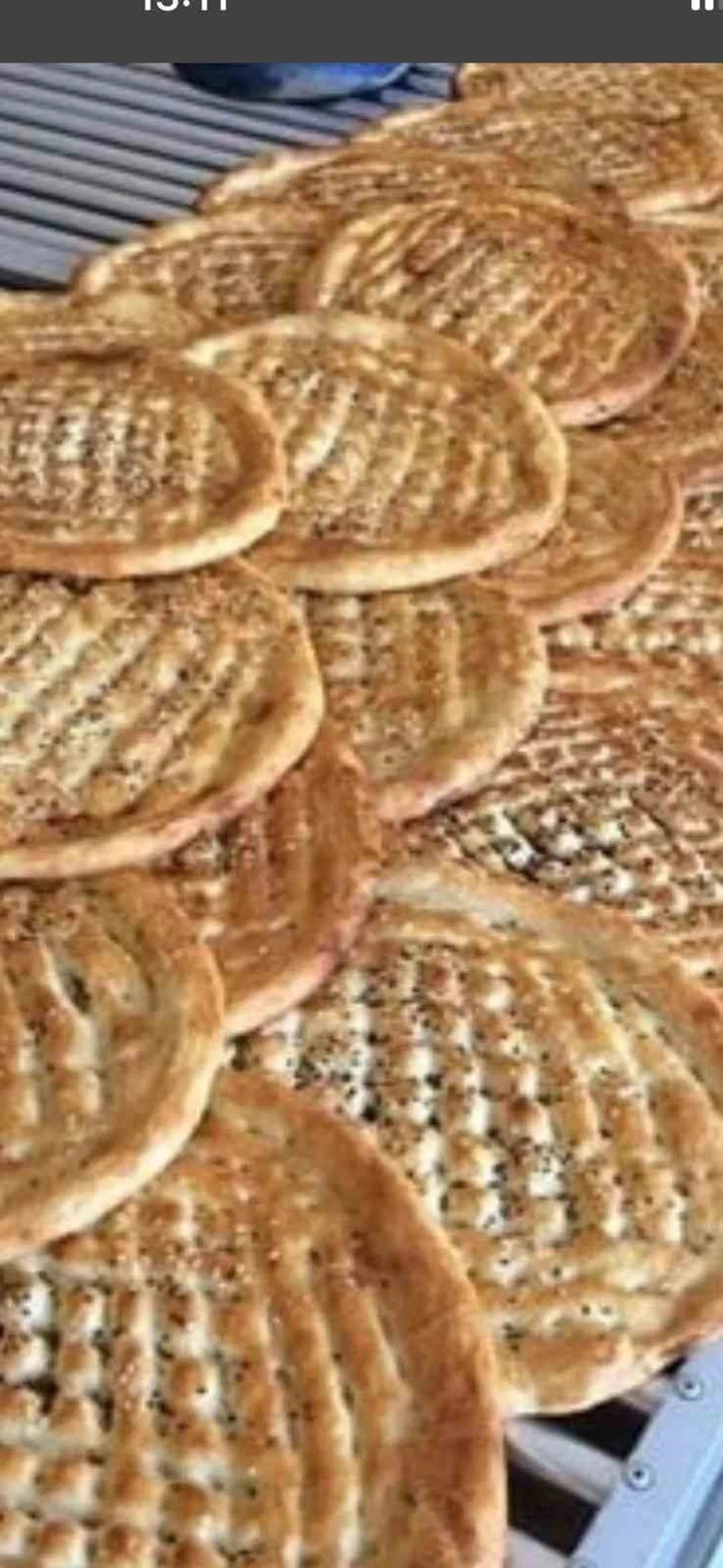 DİYARBAKIR'IN ÇERMİK İLÇESİNDE YAKLAŞIK BİR ASIRDIR KANDİL GECELERİNDE YAĞLI EKMEK GELENEĞİ DEVAM...