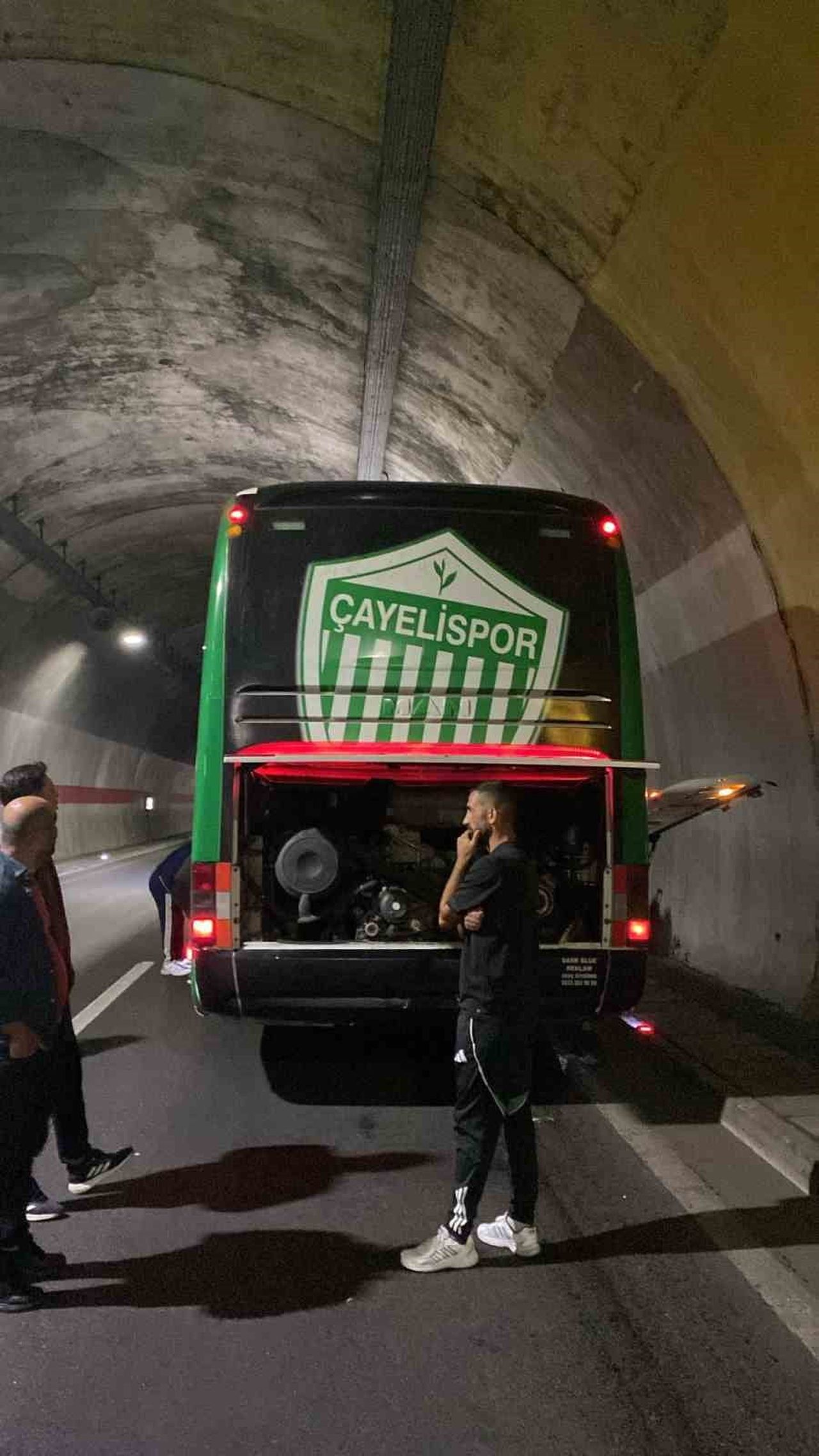 SABAH KESİLEN KURBAN VE OKUNAN DUALARLA İKİNCİ ETAP KAMPI İÇİN ERZURUM'A UĞURLANAN ÇAYELİSPOR...