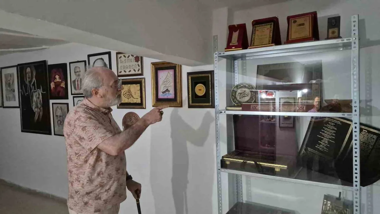 ESKİŞEHİR'DE YAŞAYAN UZM. DR. SITKI KARACA, 49 ÜLKE VE 80 ŞEHRİ GEZEREK YAKLAŞIK 50 YILDIR...