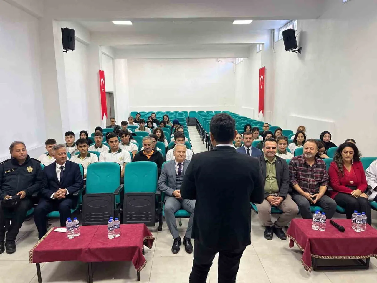 KAYMAKAM KANDEMİR’DEN ÜNİVERSİTE ADAYLARINA MOTİVASYON DESTEĞİ TÜRKELİ KAYMAKAMI CEZMİ KANDEMİR...