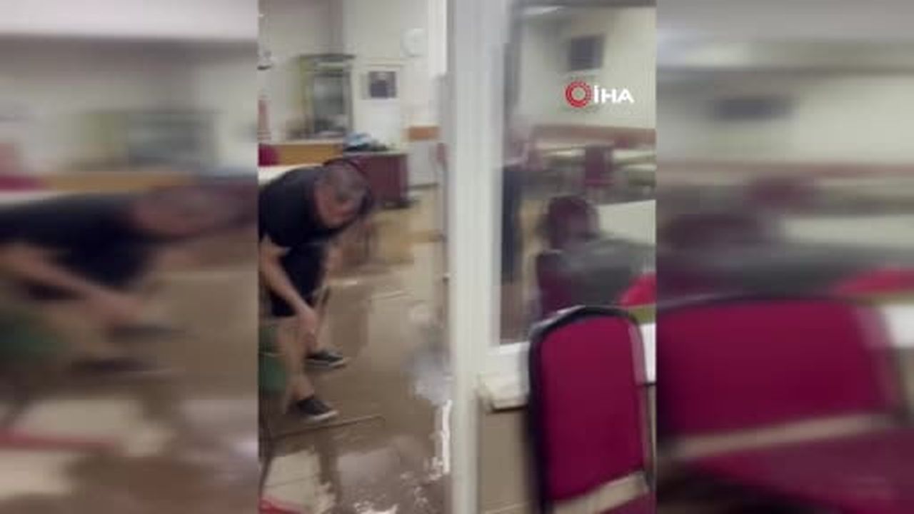 Giresun'da şiddetli yağışlar sonrası ev ve iş yerlerini su bastı