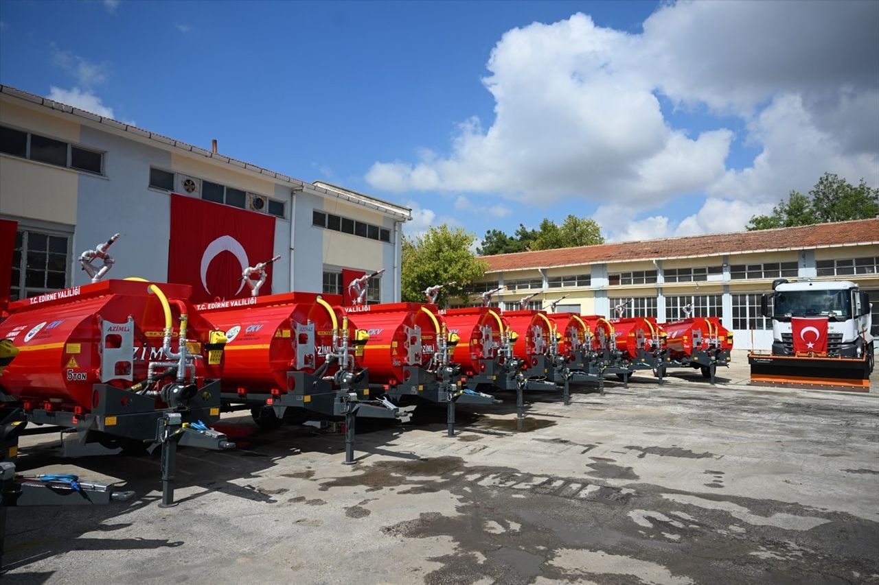 Edirne'de, İl Özel İdaresi Yol ve Ulaşım Hizmetleri Müdürlüğünde düzenlenen Araç Lansman ve Yangın...