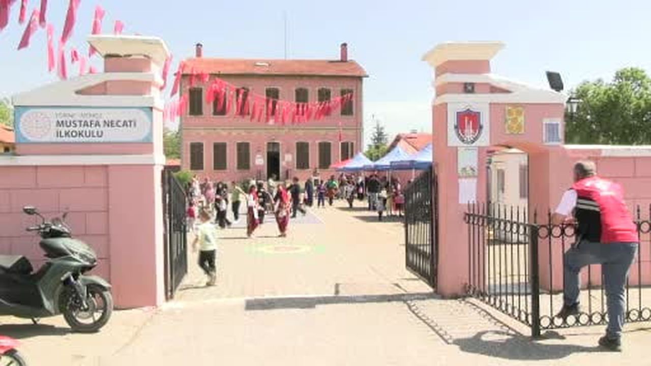 Edirne'de minik öğrencilerin gösterileri hayran bıraktı