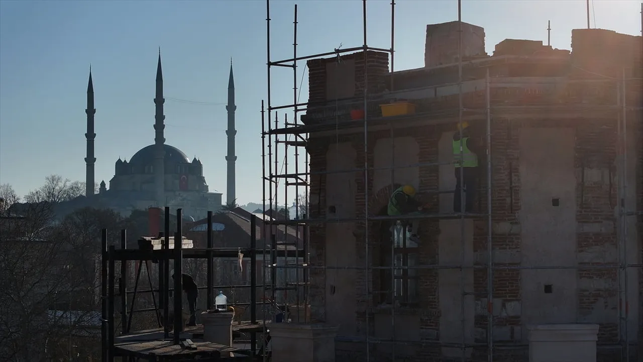 Edirne'de Roma, Bizans (Doğu Roma) ve Osmanlı dönemlerinin izlerini taşıyan tarihi Makedon...