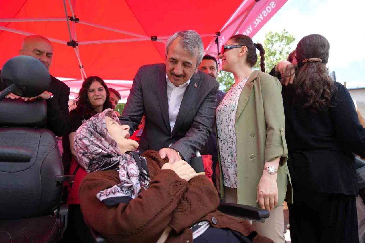 EDİRNE’DE "ENGELLİLER HAFTASI" KAPSAMINDA DÜZENLENEN PROGRAMDA ENGELLİ BİREYLER VE AİLELERİ MÜZİK...