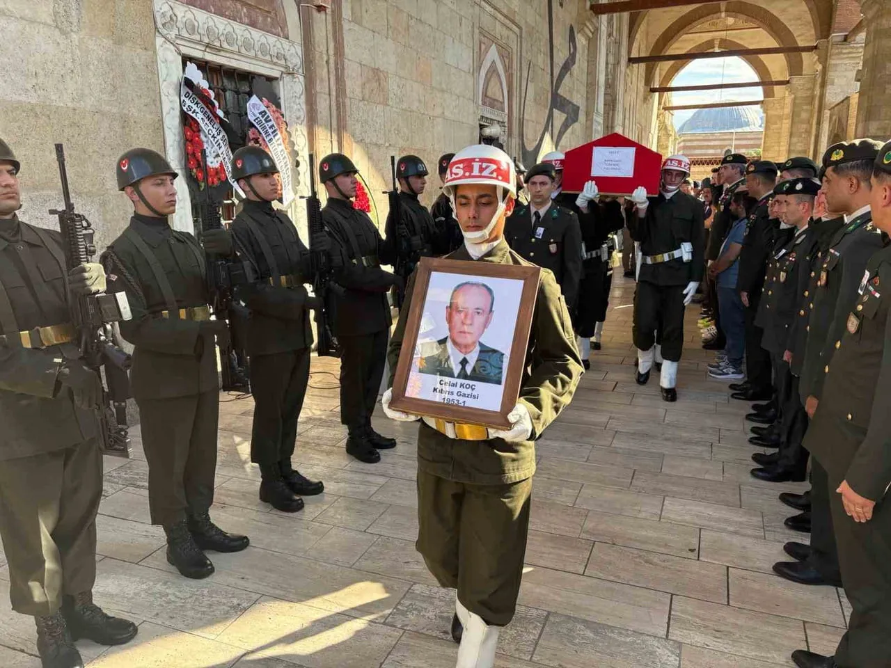 EDİRNE’DE TEDAVİ GÖRDÜĞÜ HASTANEDE HAYATINI KAYBEDEN 73 YAŞINDAKİ KIBRIS GAZİSİ CELAL KOÇ, ESKİ...