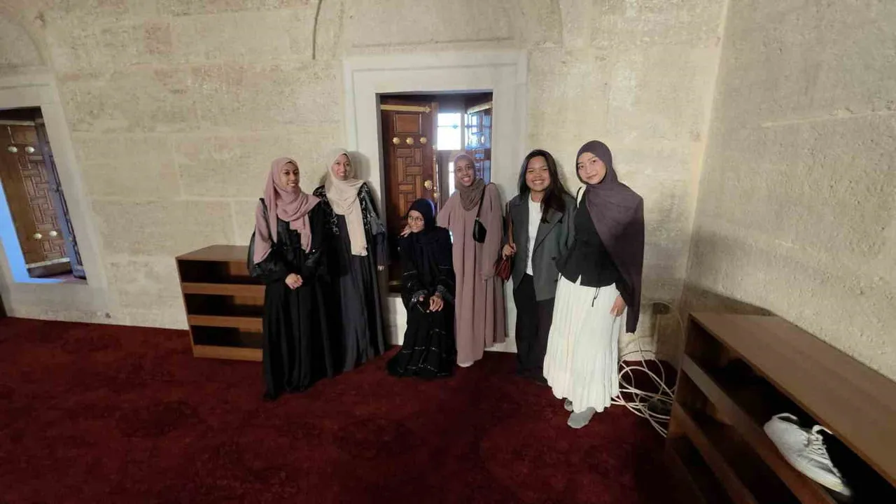 EDİRNE’YE ÜNİVERSİTEDE OKUMAK İÇİN DÜNYANIN FARKLI ÜLKELERİNDEN GELEN ÖĞRENCİLER, SELİMİYE...