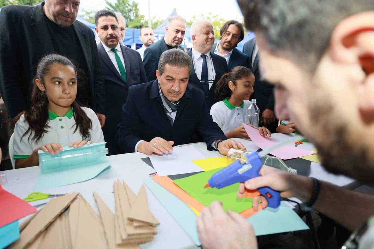 ESENLER BELEDİYE BAŞKANI MEHMET TEVFİK GÖKSU ÖĞRENCİLERLE YAKINDAN İLGİLENDİ.