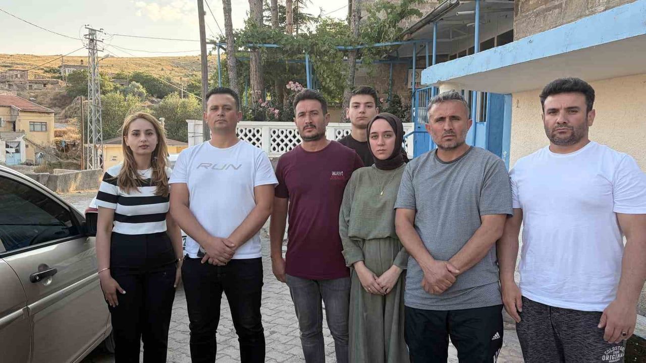 YATSI NAMAZINA GİTTİĞİ CAMİDE BIÇAKLA ÖLDÜRÜLEN ZÜBEYİR TOSUN’UN AİLESİ VE AVUKATLARI AYŞE...