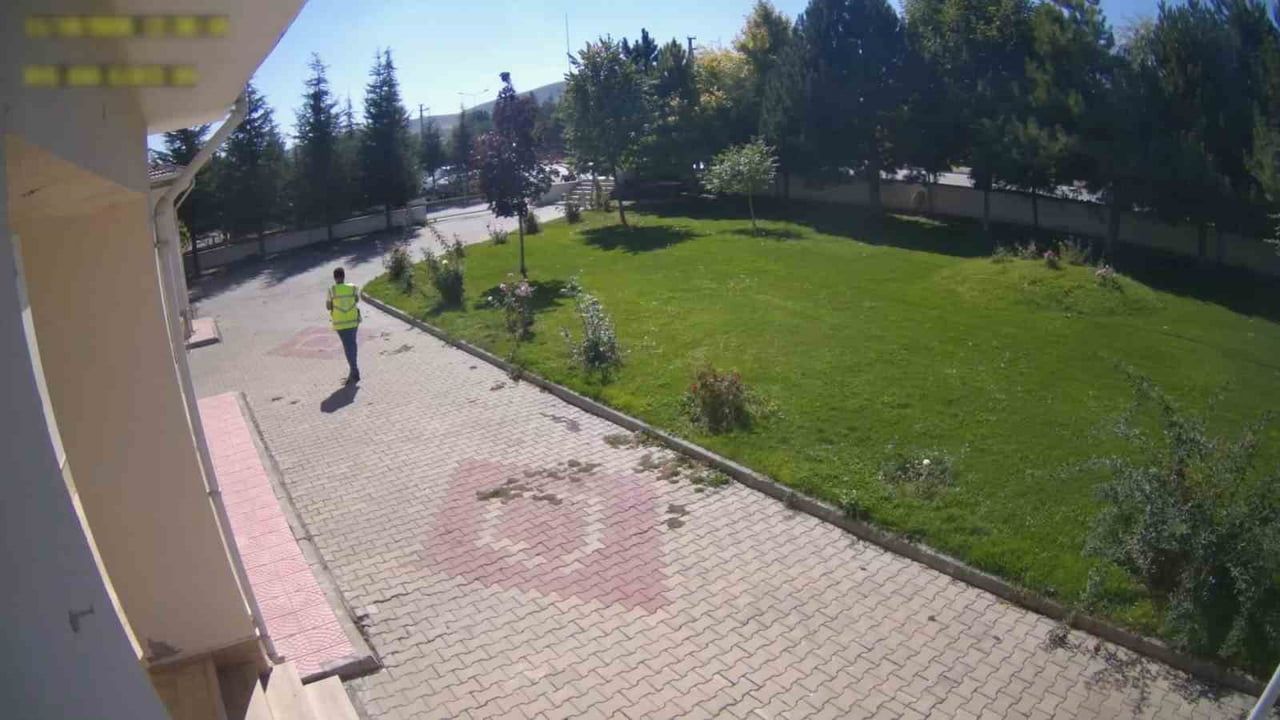 KIRŞEHİR’İN AKPINAR İLÇESİNDE NEFES BORUSUNA ŞEKER KAÇAN VE BOĞULMA TEHLİKESİ GEÇİREN SÜRÜCÜ...