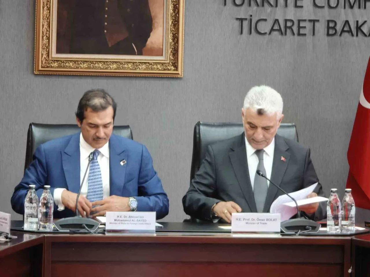 TİCARET BAKANI ÖMER BOLAT, KATAR DIŞ TİCARETTEN SORUMLU DEVLET BAKANI AHMAD BİN MOHAMMED AL-SAYED...