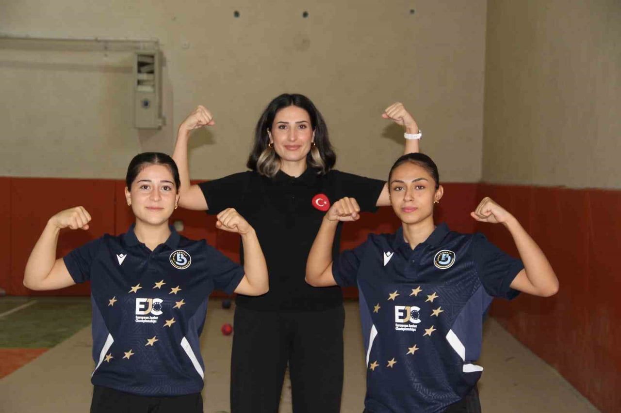 ZİLAN ATİLLA (SOLDA), EDA SAYAK (ORTADA), ELİF ADAY (SAĞDA)