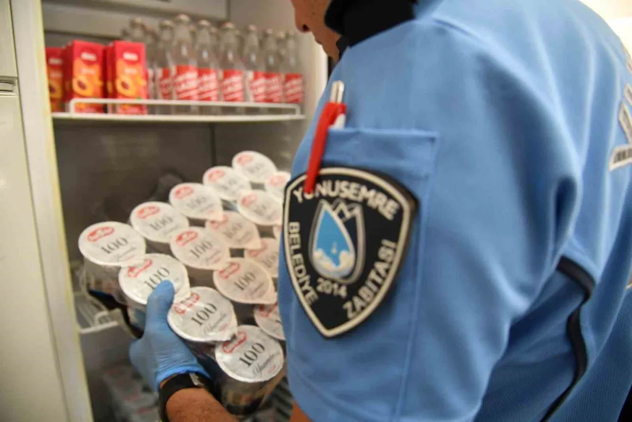 YUNUSEMRE BELEDİYESİ ZABITA MÜDÜRLÜĞÜ EKİPLERİ, YENİ EĞİTİM ÖĞRETİM DÖNEMİ ÖNCESİNDE ÖĞRENCİLERİN...