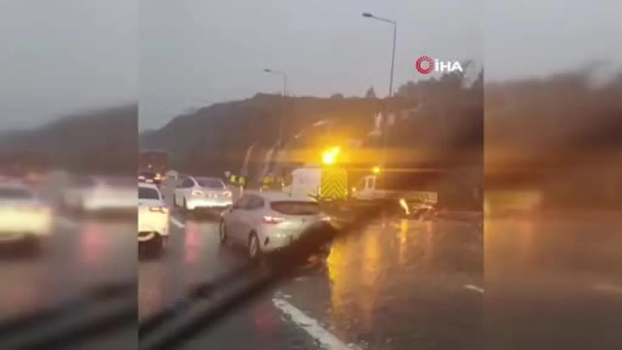 Kuzey Marmara'da sular yollara taştı, trafik felç oldu