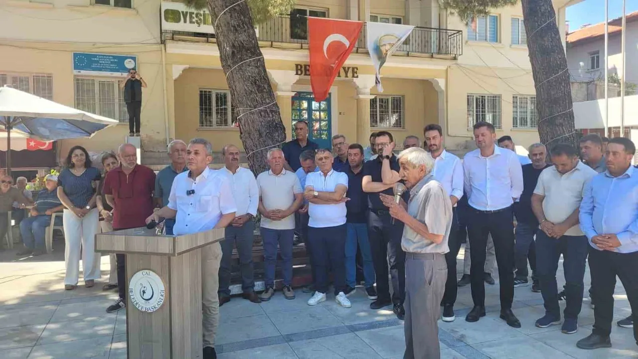 DENİZLİ’NİN ÜZÜM ÜRETİM MERKEZLERİNDEN ÇAL’DA, 17-20 LİRA ARASINDA BELİRLENEN ÜZÜM FİYATLARINA...