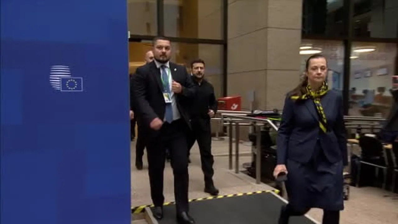 Ukrayna Devlet Başkanı Vladimir Zelenskiy, ABD'nin sağladığı uydu sistemi Starlink'in askeri...