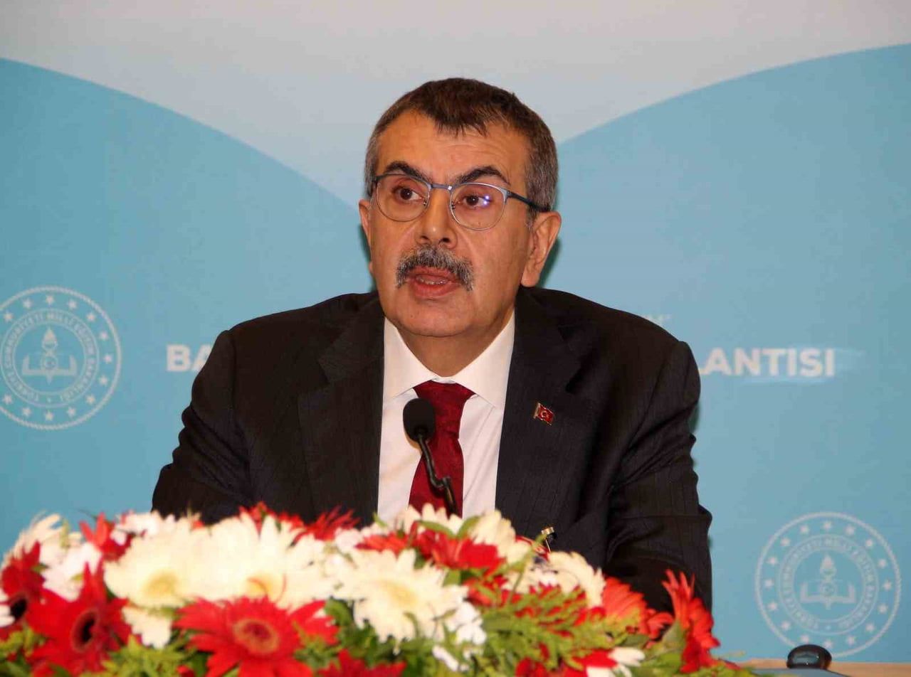 MİLLİ EĞİTİM BAKANI YUSUF TEKİN, ERZURUM ÖĞRETMENEVİ'NDE DÜZENLENEN DEĞERLENDİRME TOPLANTISININ...