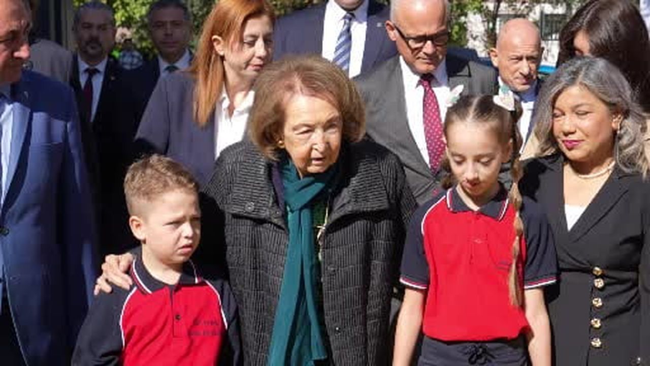 98 yaşındaki Semahat Arsel, adını taşıyan okulun açılışına katıldı