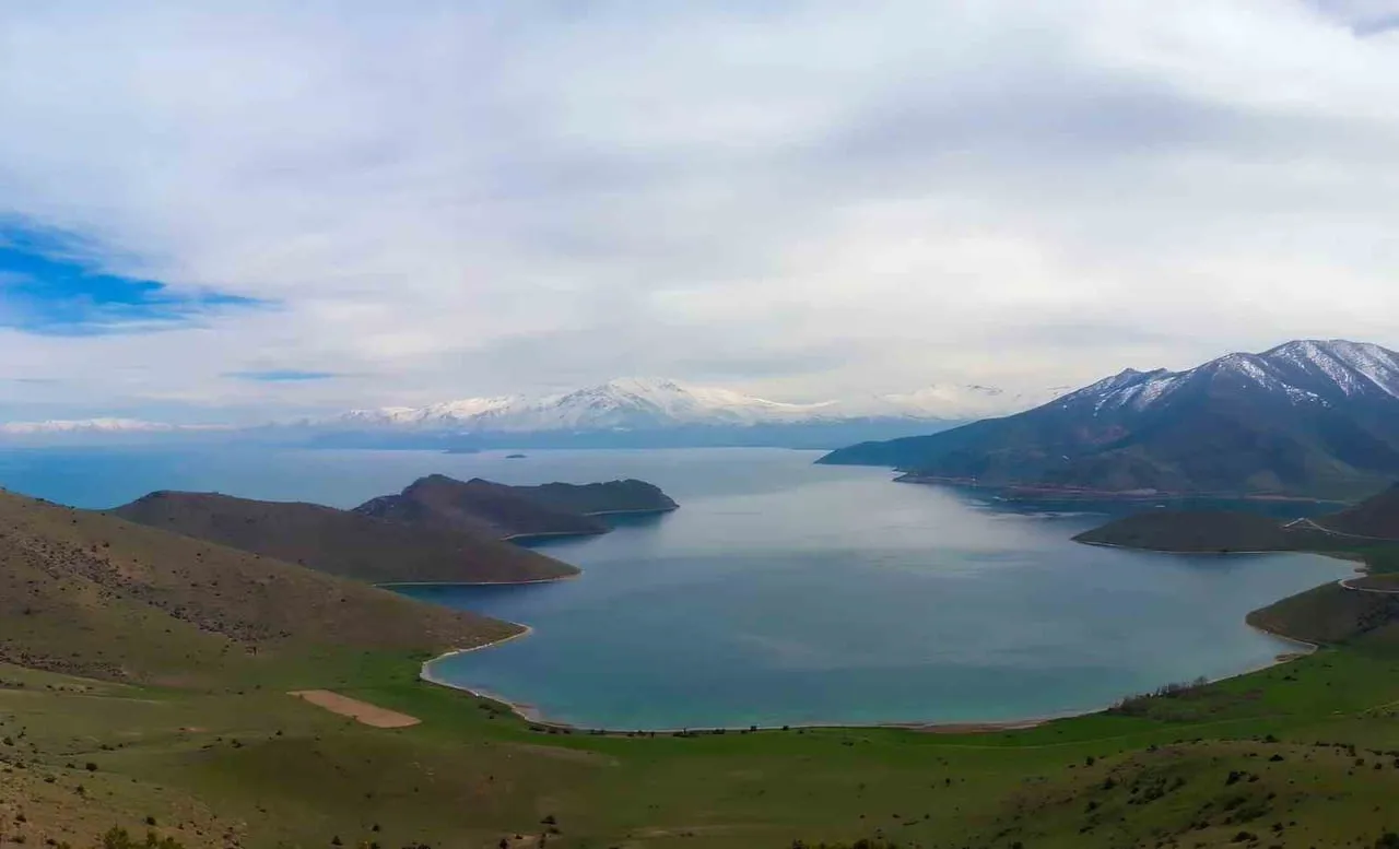 RESMÎ GAZETE'DE YAYIMLANAN CUMHURBAŞKANI KARARI İLE VAN'IN GEVAŞ VE BİTLİS'İN TATVAN İLÇESİ...