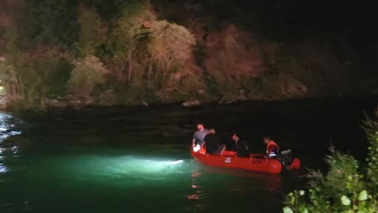 Tunceli'de araç uçurumdan Munzur Nehri’ne yuvarlandı: 2 yaralı