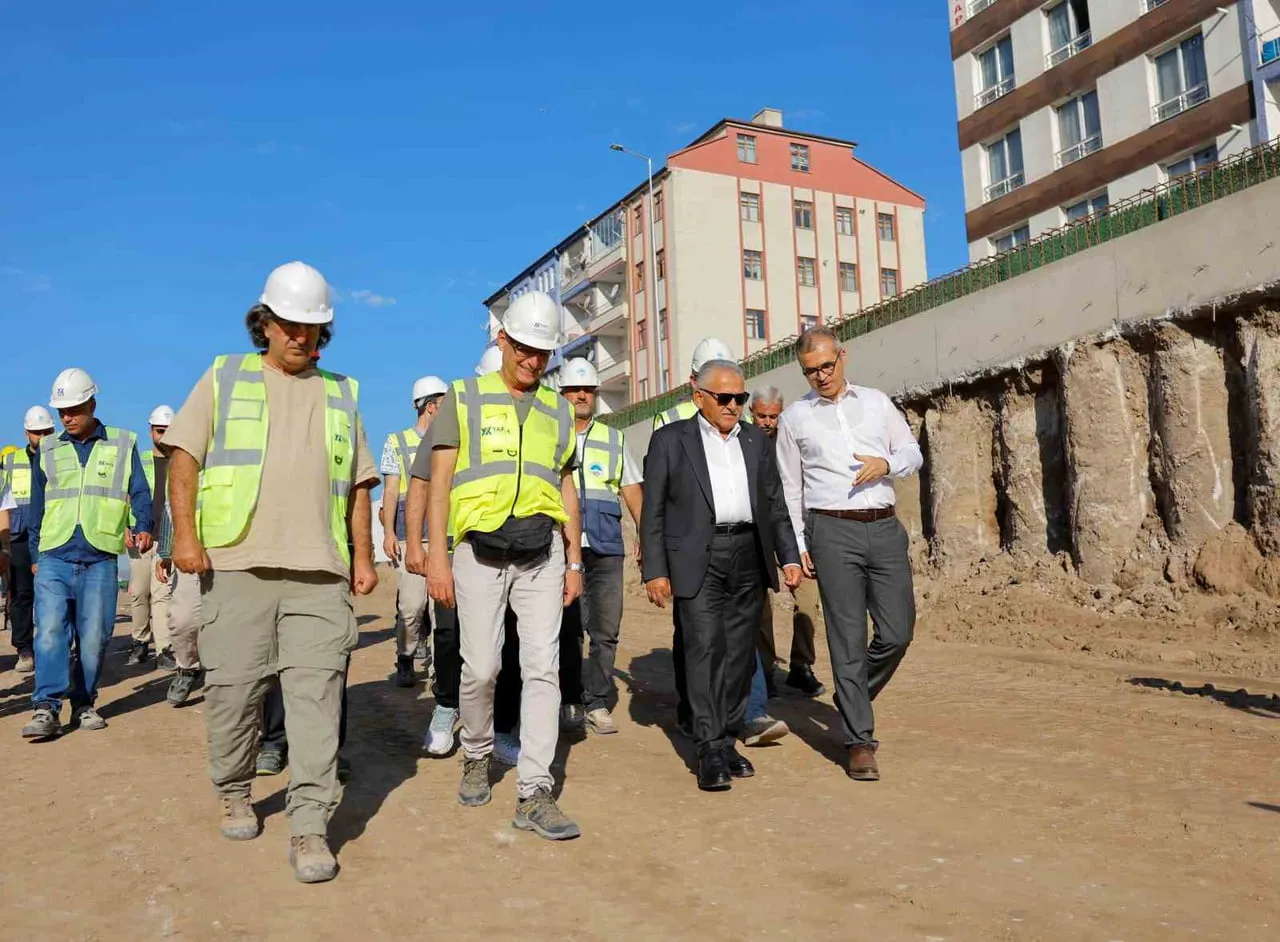 KAYSERİ BÜYÜKŞEHİR BELEDİYE BAŞKANI DR. MEMDUH BÜYÜKKILIÇ; KENTİN ULAŞIM ALTYAPISINA GÜÇ KATACAK...