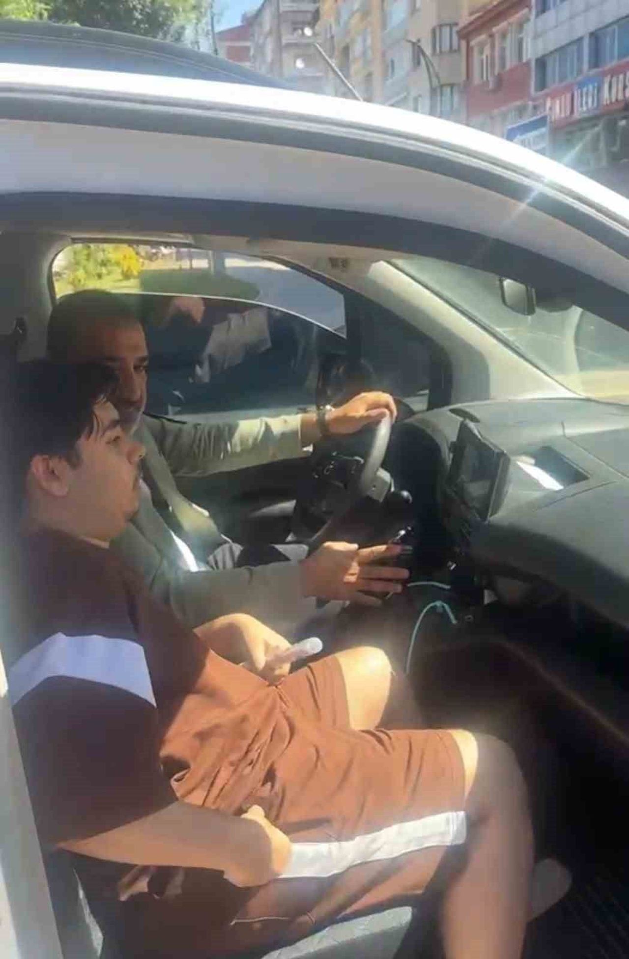 ELAZIĞ'DA SINAVA GEÇ KALAN ÖĞRENCİLER BELEDİYE ULAŞIM EKİPLERİ İLE ZAMANINDA...