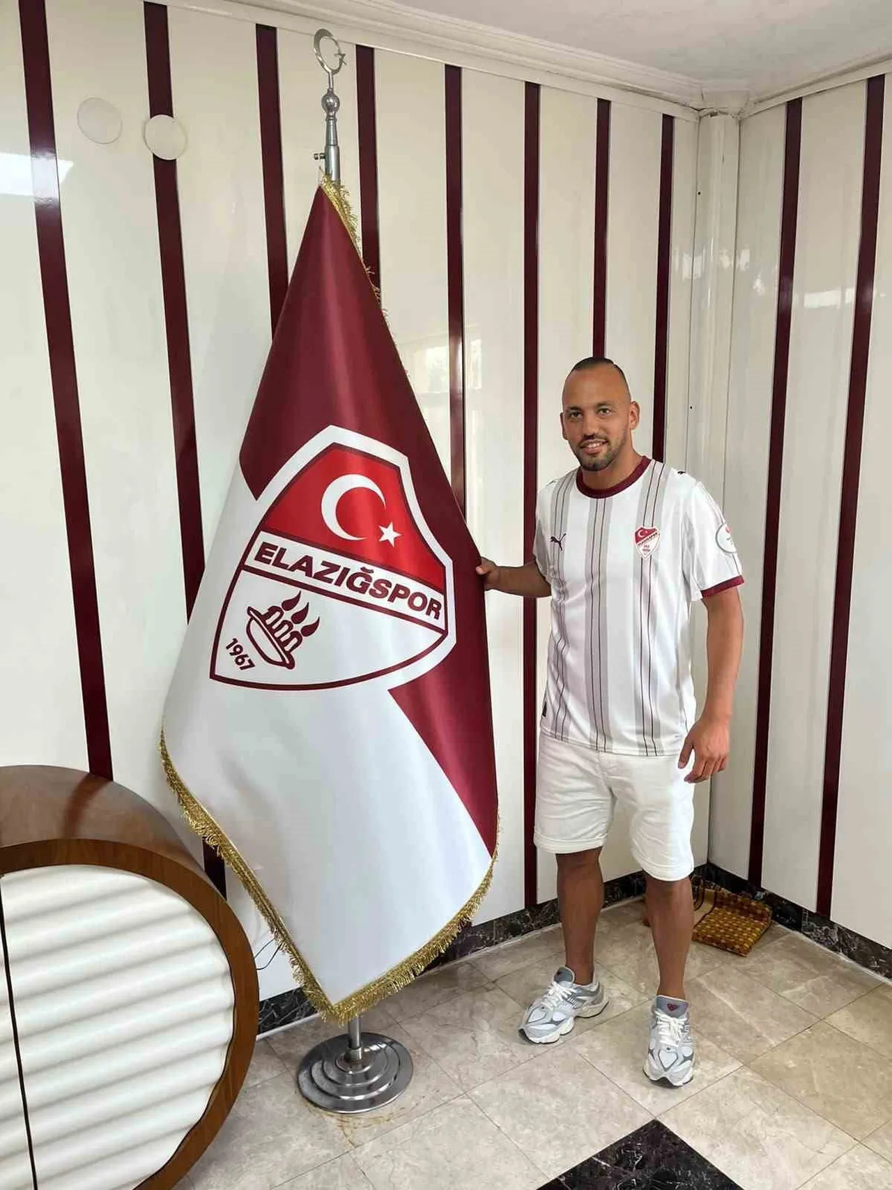 ELAZIĞSPOR MERT ÖRNEK'LE SÖZLEŞME İMZALADI